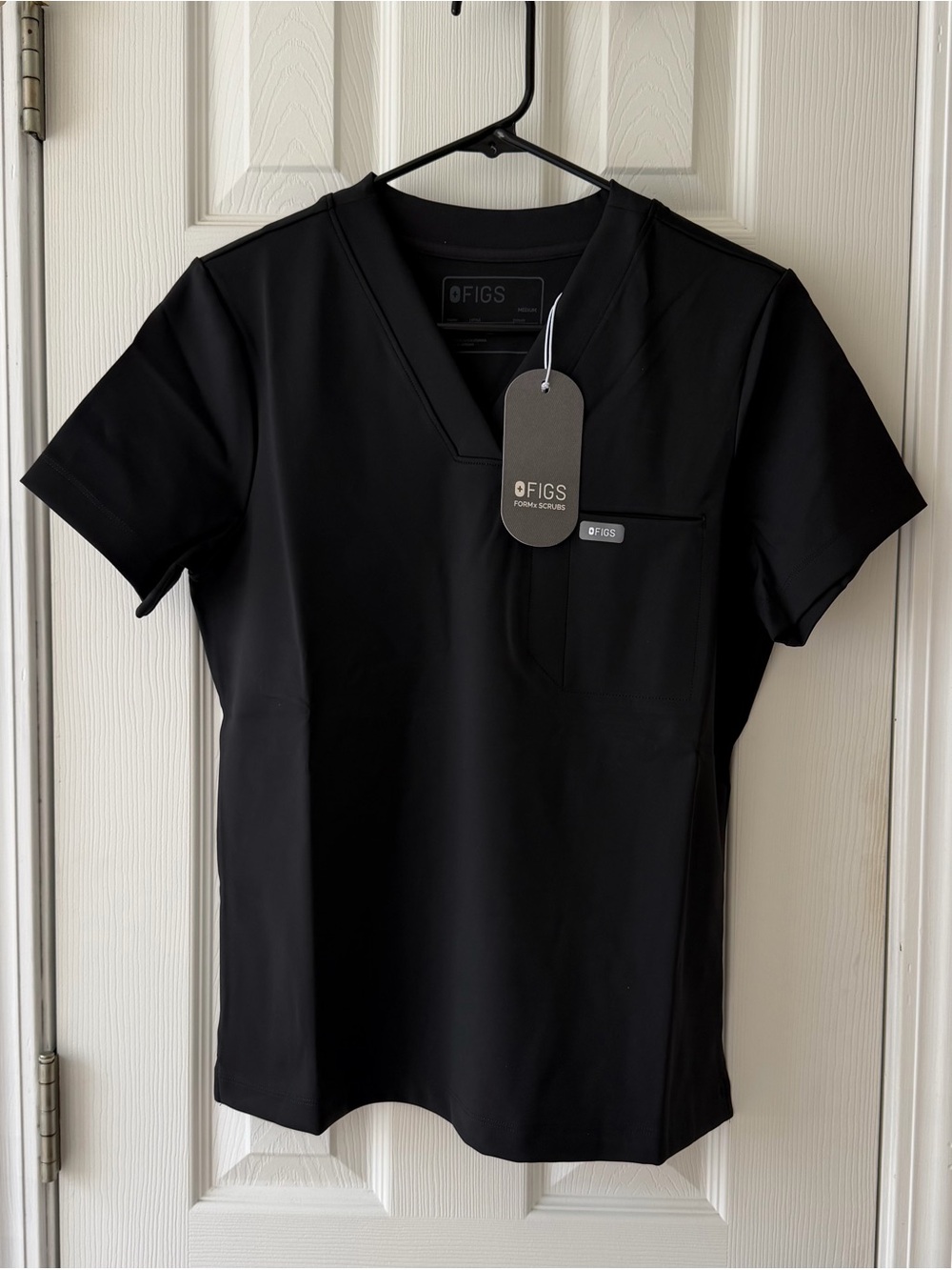 NWT - FIGS Women’s Sona FORMx Slim V-Neck Scrub Top - Black - Size Small